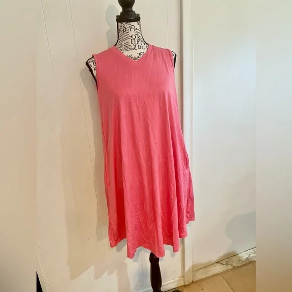 Ladies Sleeveless V-Neck Two Pocket Trapeze Dress. Size M. | Color: Pink | Size: M | Twocutegirlz's Closet Ladies Sleeveless V-Neck Two Pocket Trapeze Dress. Size M. | Color: Pink | Size: M | Twocutegirlz's Closet